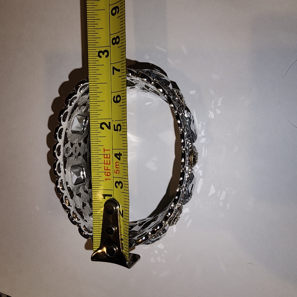 Elegant Silver Crystal Bracelet - Picture 5 of 6